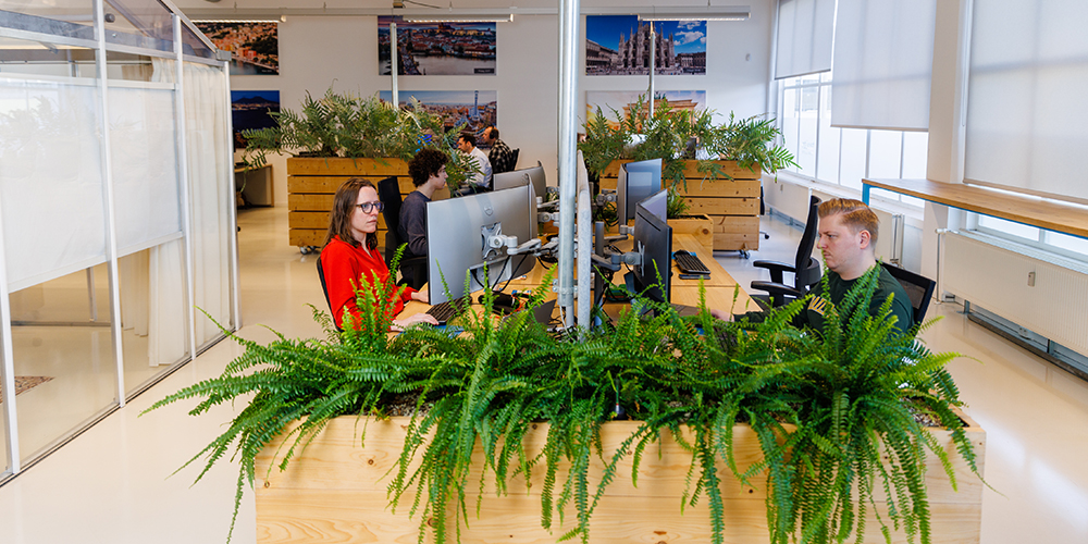 Fenêtre employees at the office